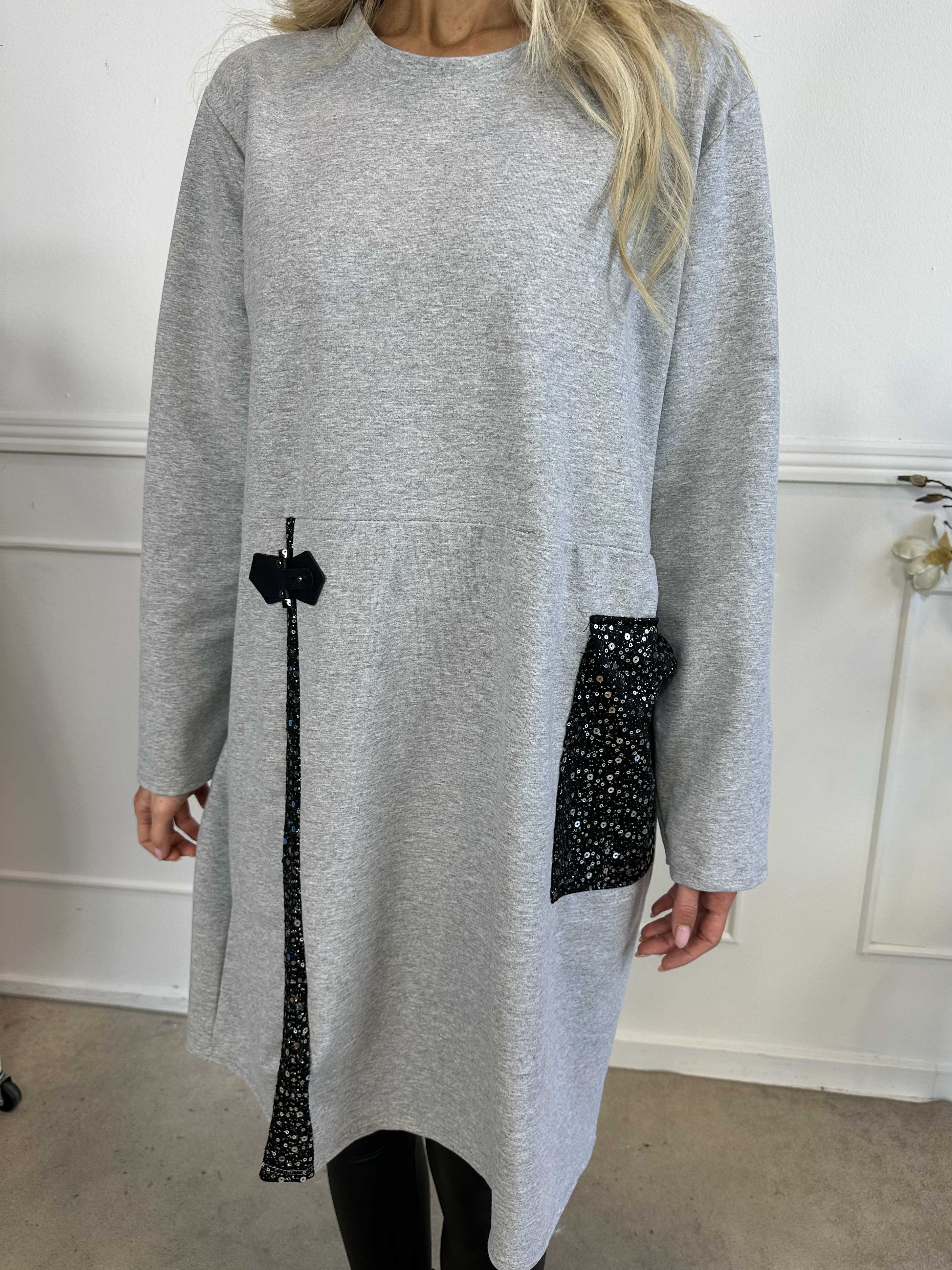 Micha - Klänning i bomull utsmyckad med paljetter